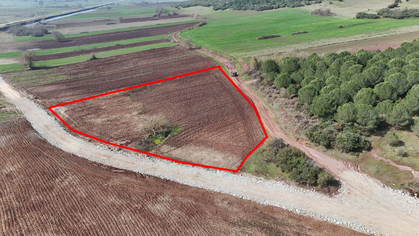 BURSA MUDANYA YÖRÜKYENİCESİ'NDE SATILIK KÖYE YAKIN KÖŞE PARSEL