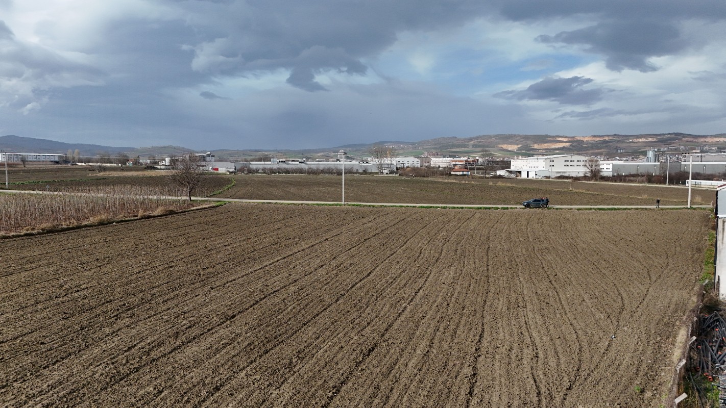 BURSA İNEGÖL YENİCE SANAYİ İÇİNDE ANKARA ASFALTINA 300 METRE
