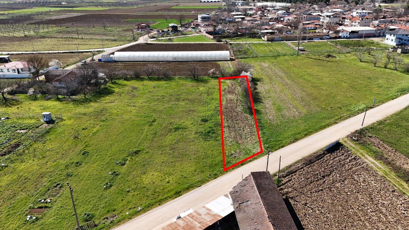 Bursa Yenişehirde 1.071 m² Yola Cepheli Arsa