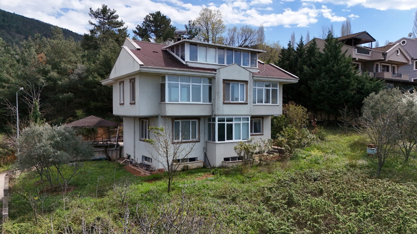 Bursa Doburcada 2 Parsel Üzerinde, 7+1 Villa ve 750 m² Arsa