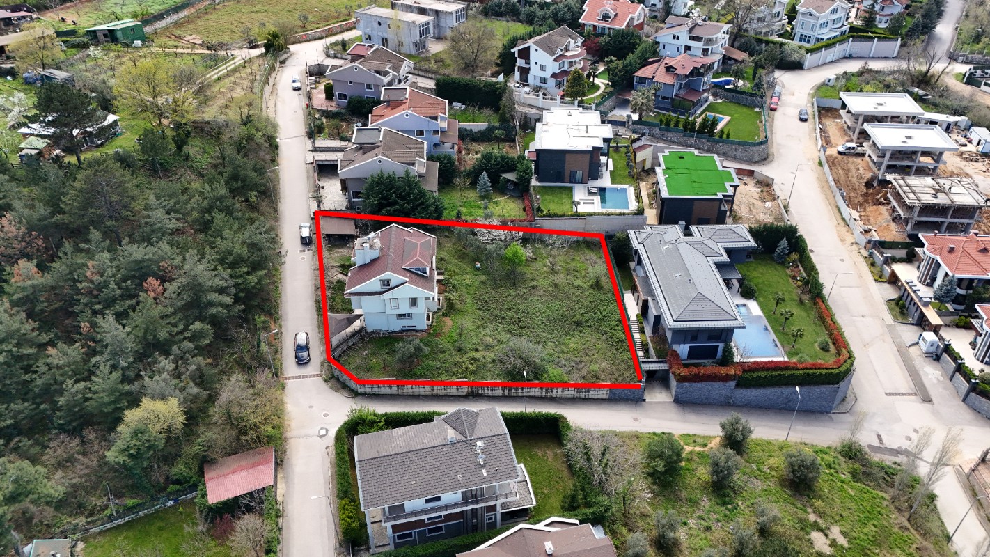 Bursa Doburcada 2 Parsel Üzerinde, 7+1 Villa ve 750 m² Arsa
