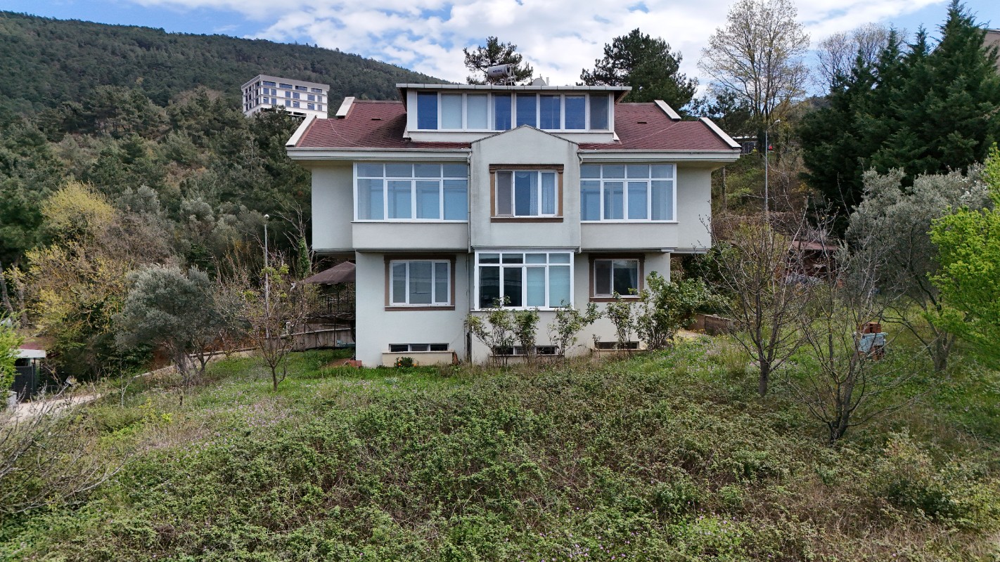 Bursa Doburcada 2 Parsel Üzerinde, 7+1 Villa ve 750 m² Arsa