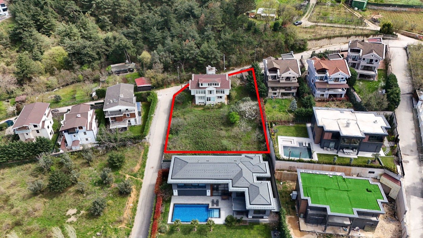 Bursa Doburcada 2 Parsel Üzerinde, 7+1 Villa ve 750 m² Arsa