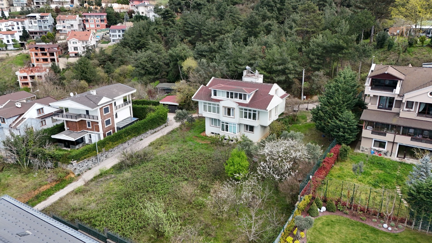 Bursa Doburcada 2 Parsel Üzerinde, 7+1 Villa ve 750 m² Arsa
