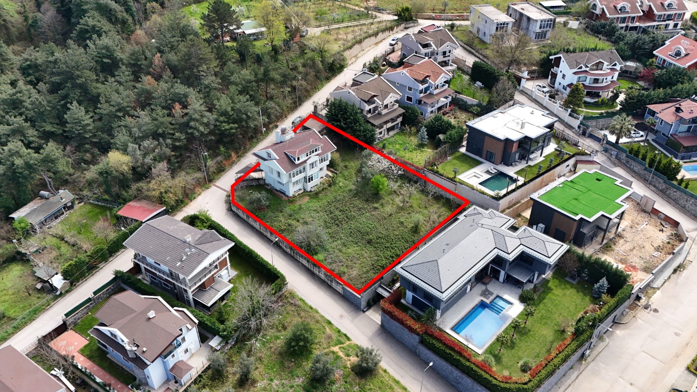 Bursa Doburcada 2 Parsel Üzerinde, 7+1 Villa ve 750 m² Arsa