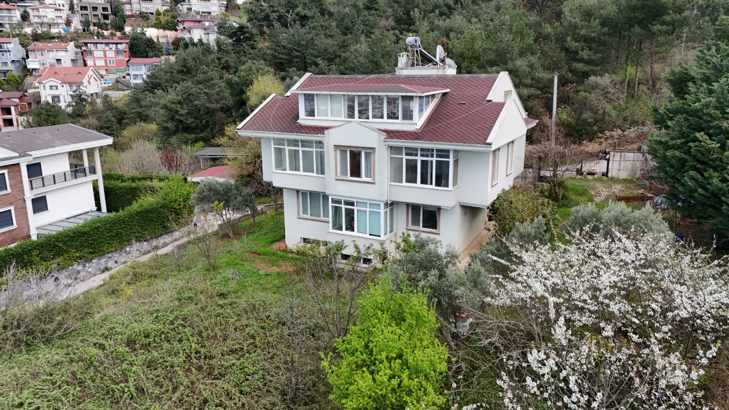 Bursa Doburcada 2 Parsel Üzerinde, 7+1 Villa ve 750 m² Arsa
