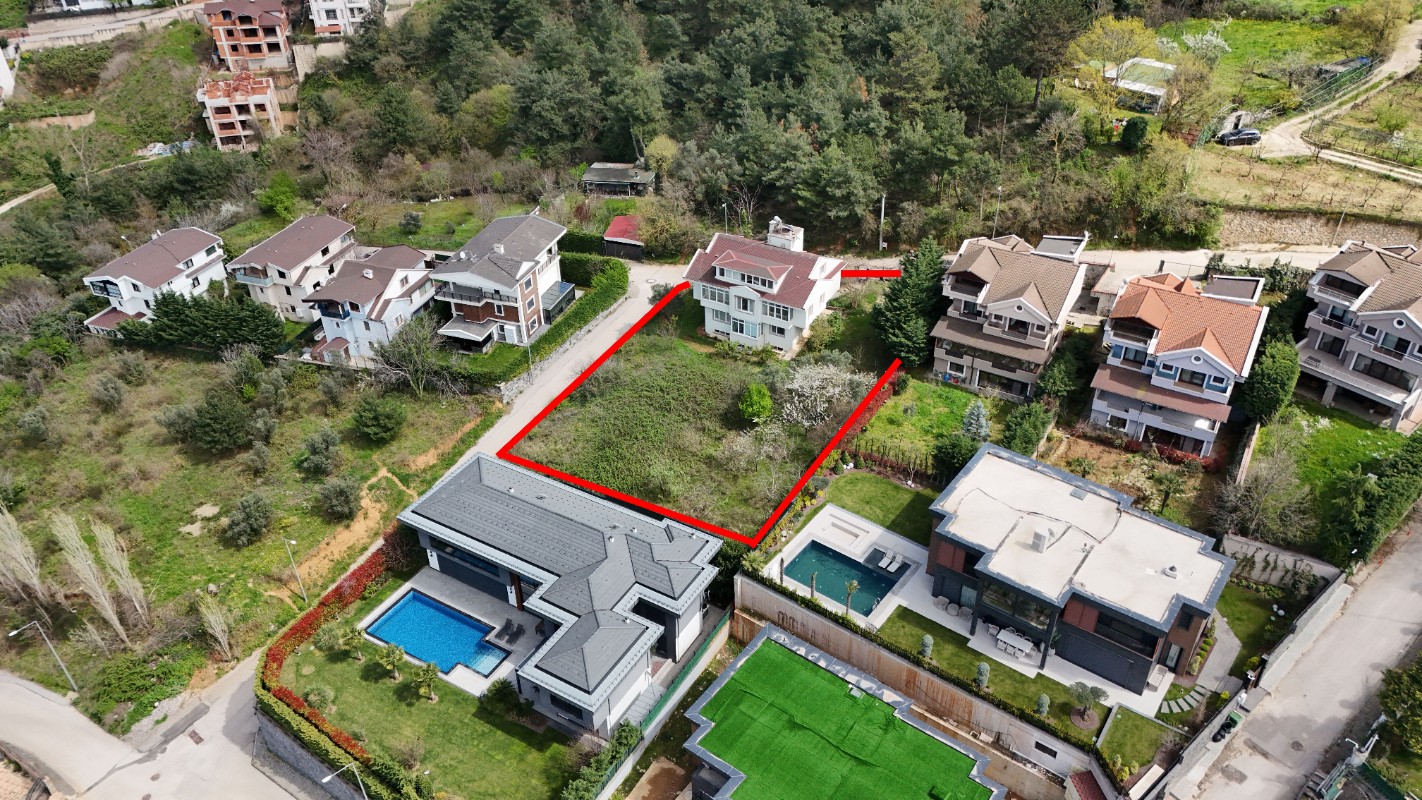 Bursa Doburcada 2 Parsel Üzerinde, 7+1 Villa ve 750 m² Arsa