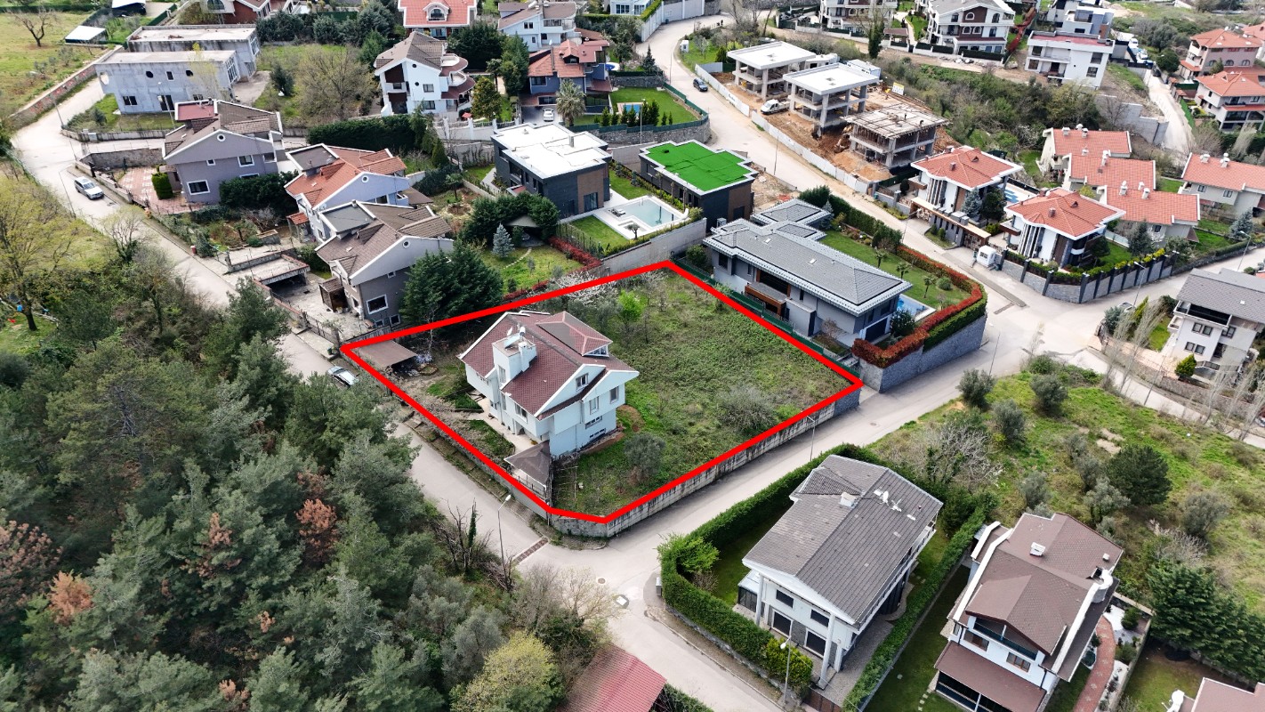 Bursa Doburcada 2 Parsel Üzerinde, 7+1 Villa ve 750 m² Arsa