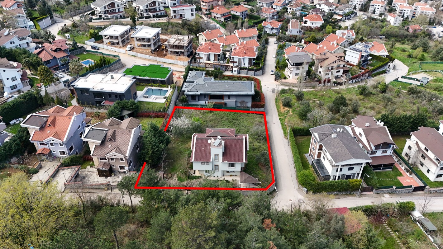 Bursa Doburcada 2 Parsel Üzerinde, 7+1 Villa ve 750 m² Arsa