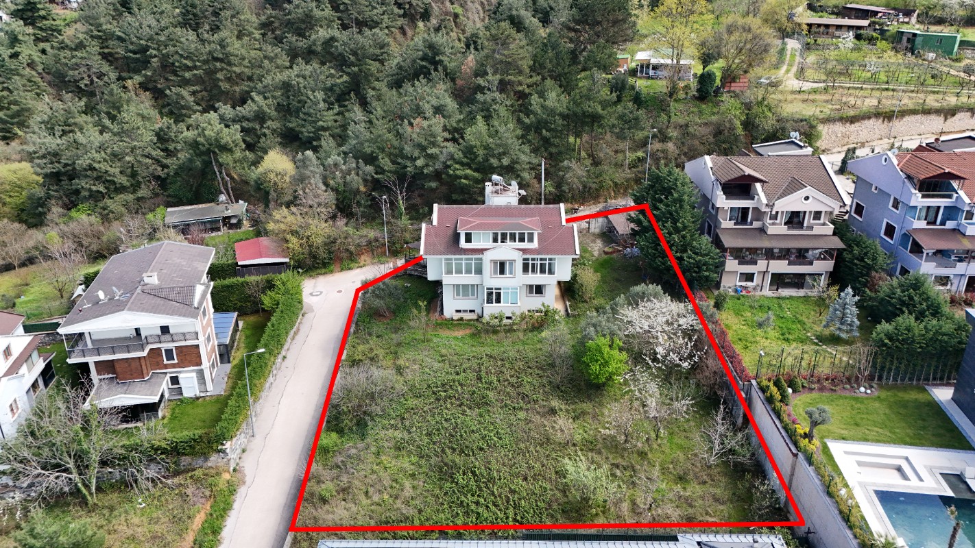 Bursa Doburcada 2 Parsel Üzerinde, 7+1 Villa ve 750 m² Arsa