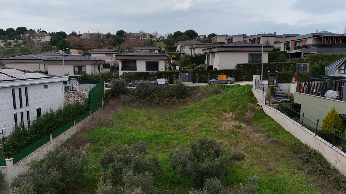 MUDANYA BADEMLİ'DE MANZARALI 750m² SATILIK ARSA