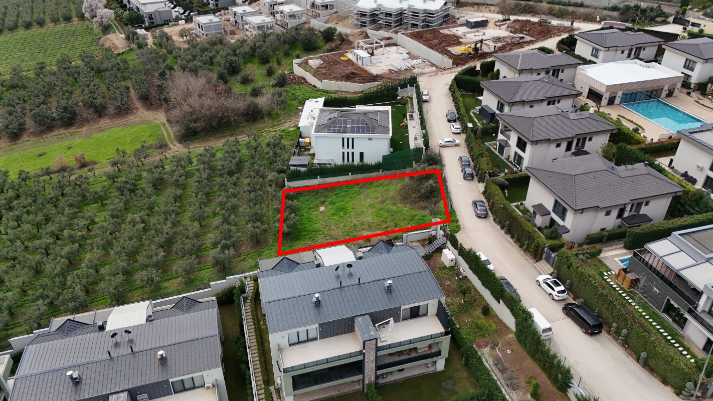 MUDANYA BADEMLİ'DE MANZARALI 750m² SATILIK ARSA
