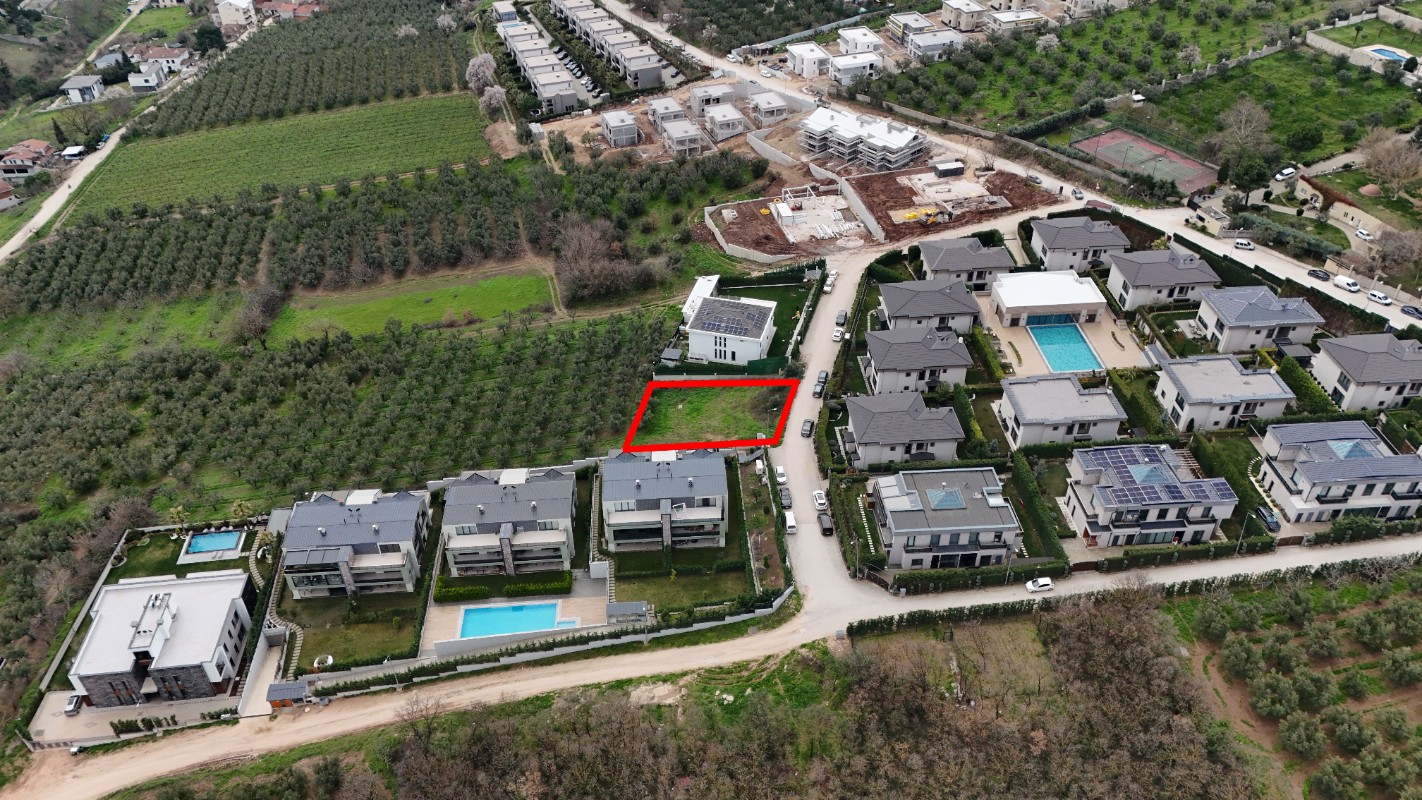 MUDANYA BADEMLİ'DE MANZARALI 750m² SATILIK ARSA