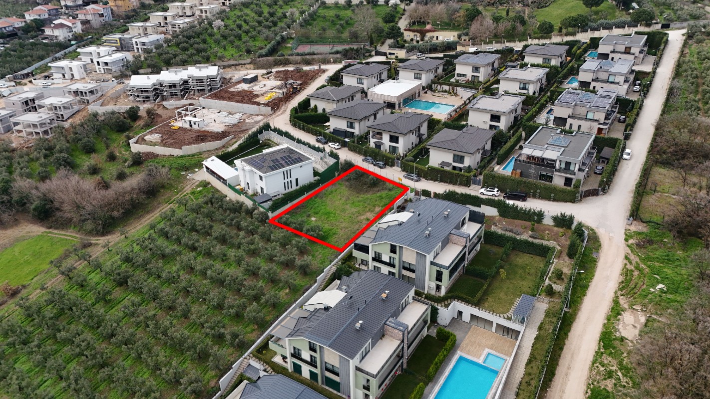 MUDANYA BADEMLİ'DE MANZARALI 750m² SATILIK ARSA