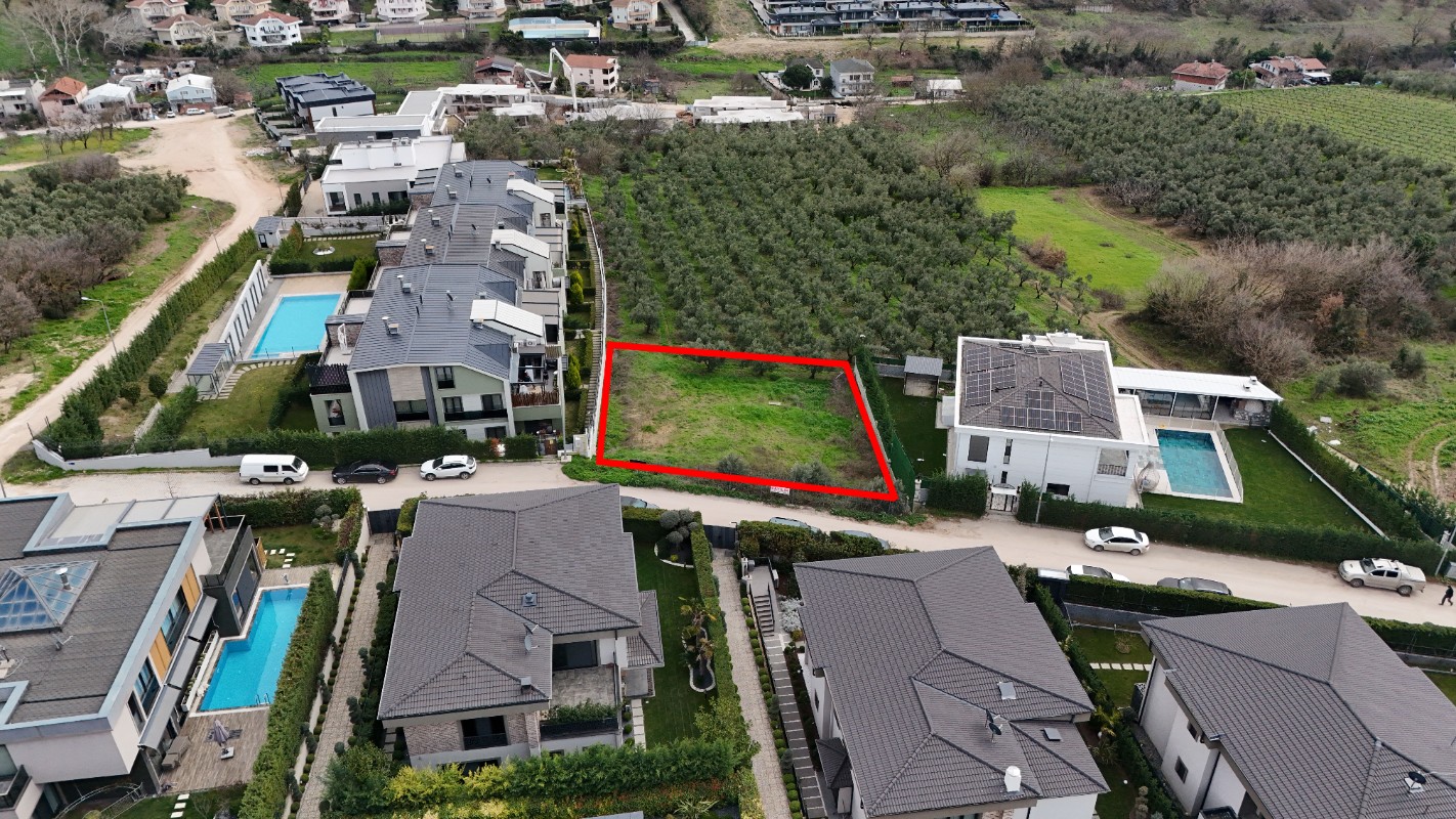 MUDANYA BADEMLİ'DE MANZARALI 750m² SATILIK ARSA