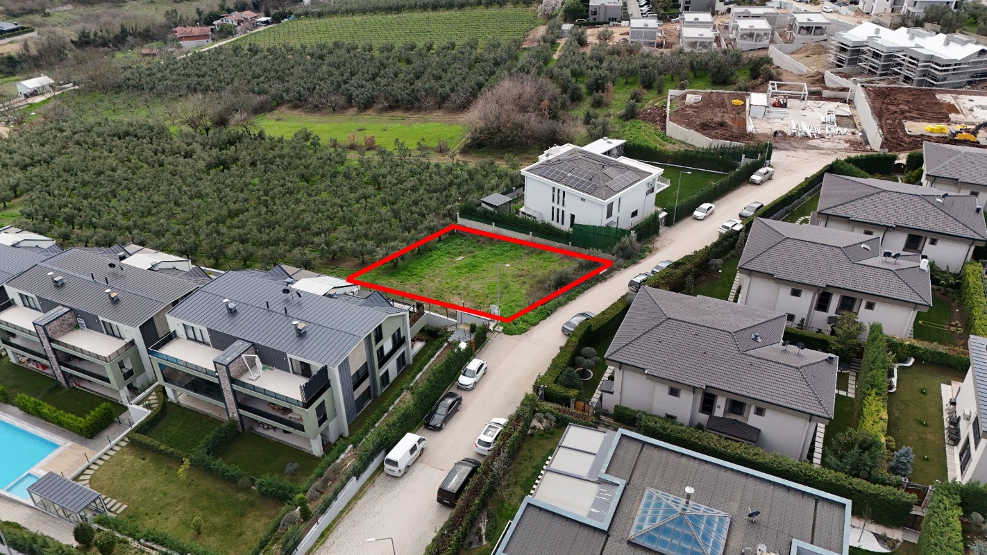 MUDANYA BADEMLİ'DE MANZARALI 750m² SATILIK ARSA