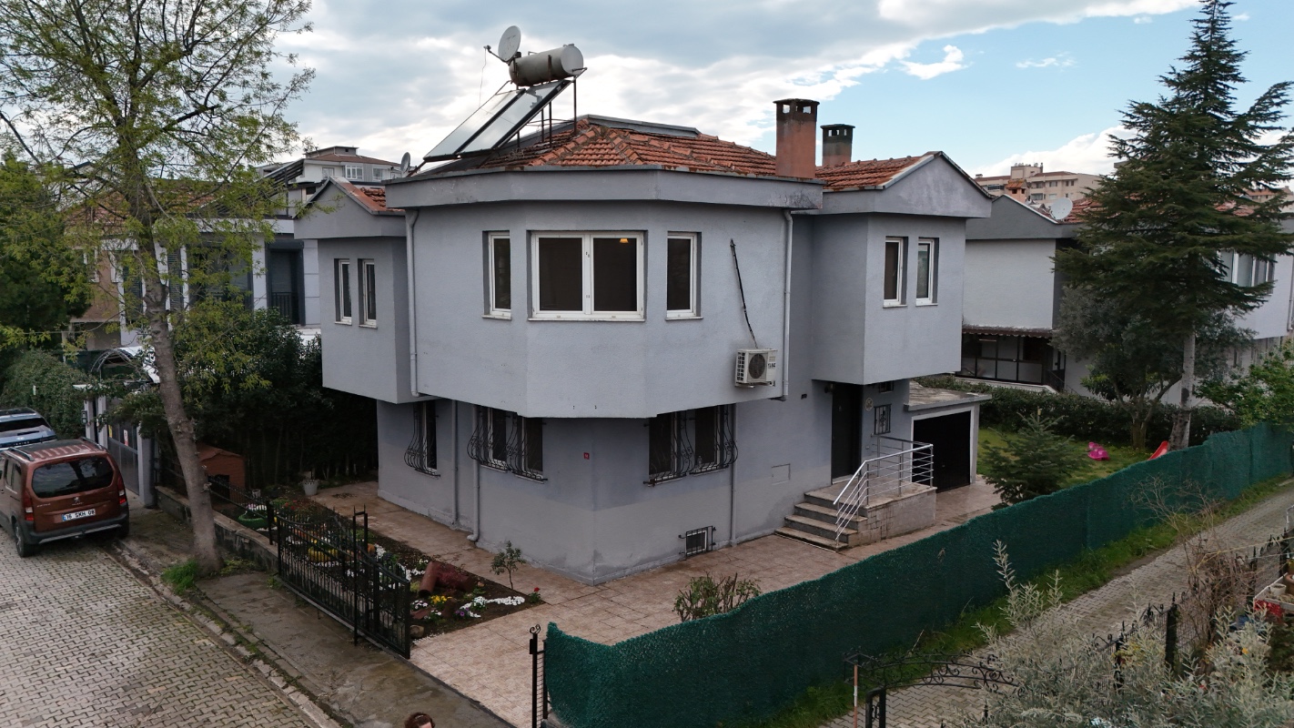 Bursa Nilüfer Altınşehir’de Ayrık Nizamda Satılık Büyük Tip 5+1 Villa