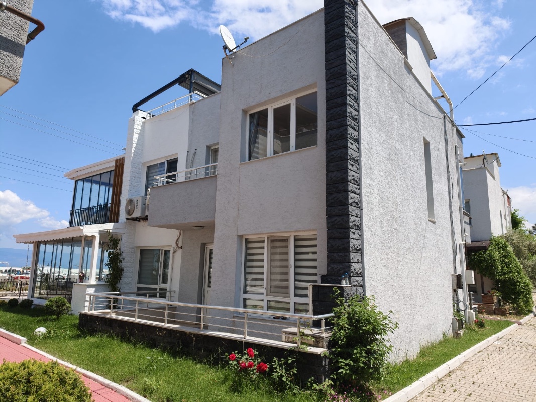 BURSA GEMLİK KURŞUNLU’DA KİRALIK 3+1 EŞYALI VİLLA