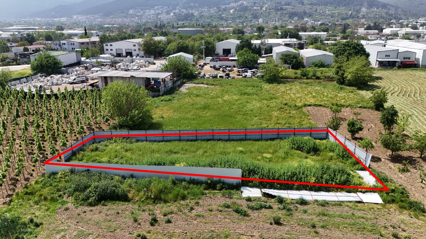 NİLÜFER YAYLACIKTA FABRİKA-DEPO BÖLGESİNDE 719M² TARLA