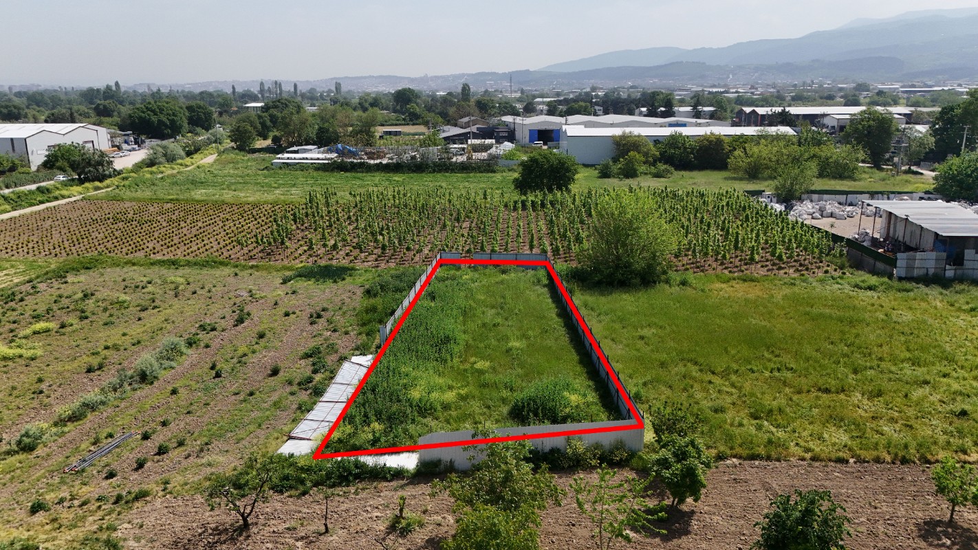 NİLÜFER YAYLACIKTA FABRİKA-DEPO BÖLGESİNDE 719M² TARLA
