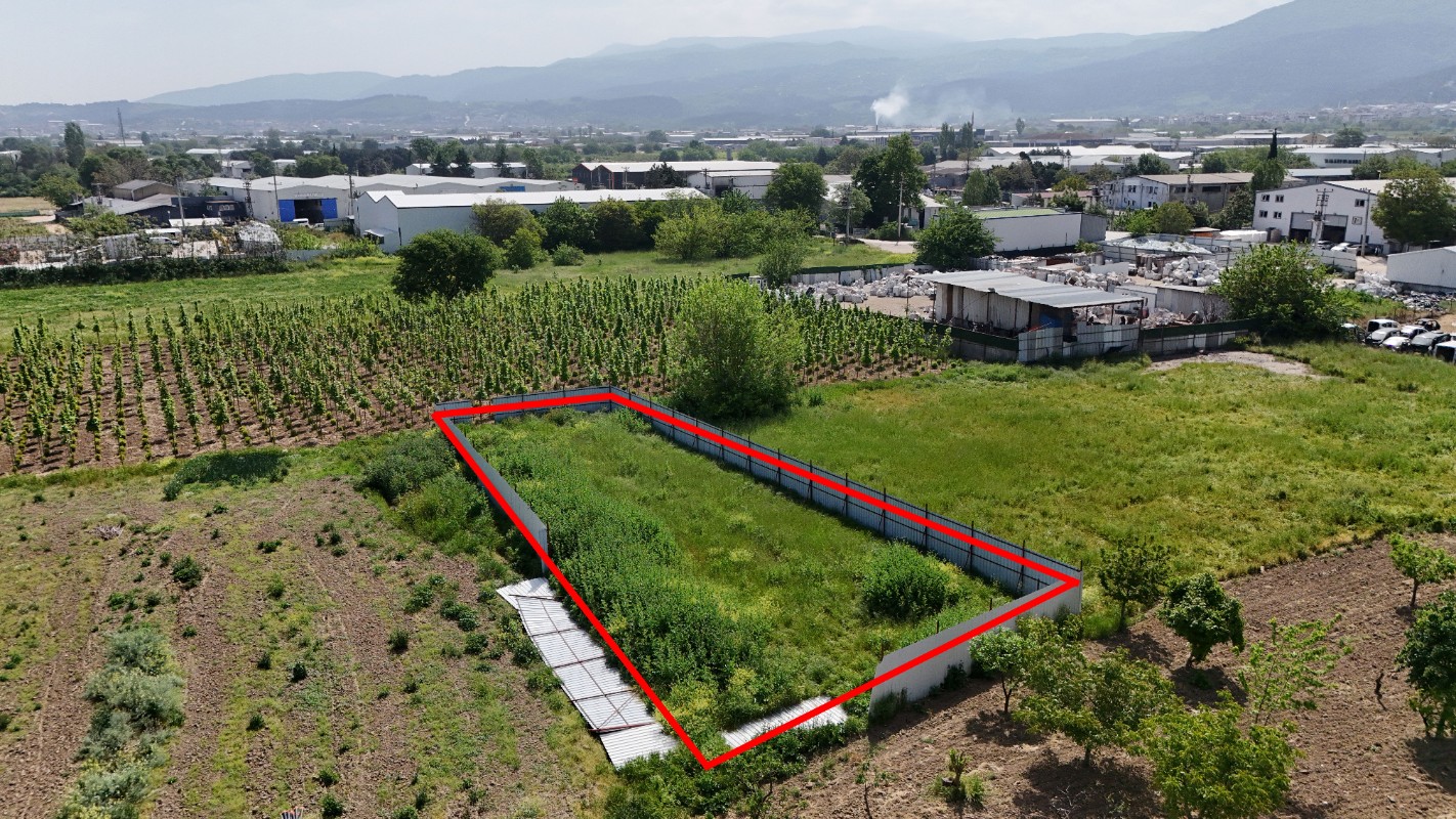 NİLÜFER YAYLACIKTA FABRİKA-DEPO BÖLGESİNDE 719M² TARLA