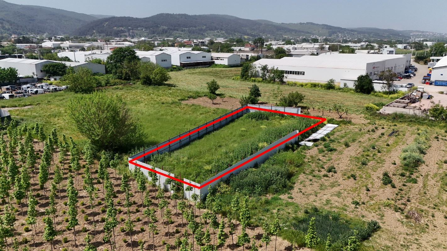 NİLÜFER YAYLACIKTA FABRİKA-DEPO BÖLGESİNDE 719M² TARLA