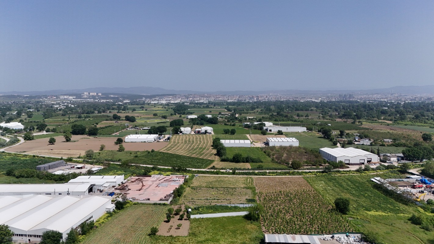 NİLÜFER YAYLACIKTA FABRİKA-DEPO BÖLGESİNDE 719M² TARLA