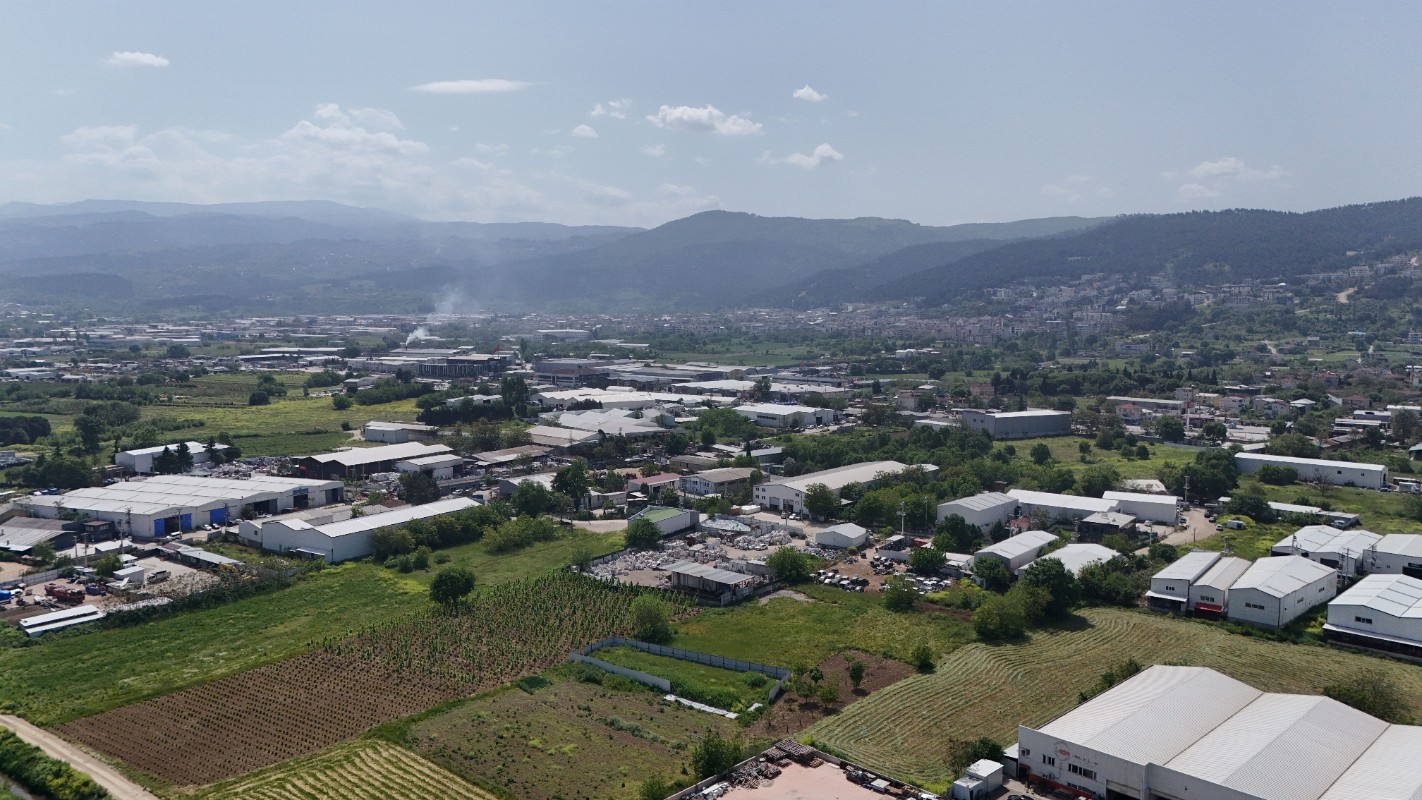 NİLÜFER YAYLACIKTA FABRİKA-DEPO BÖLGESİNDE 719M² TARLA