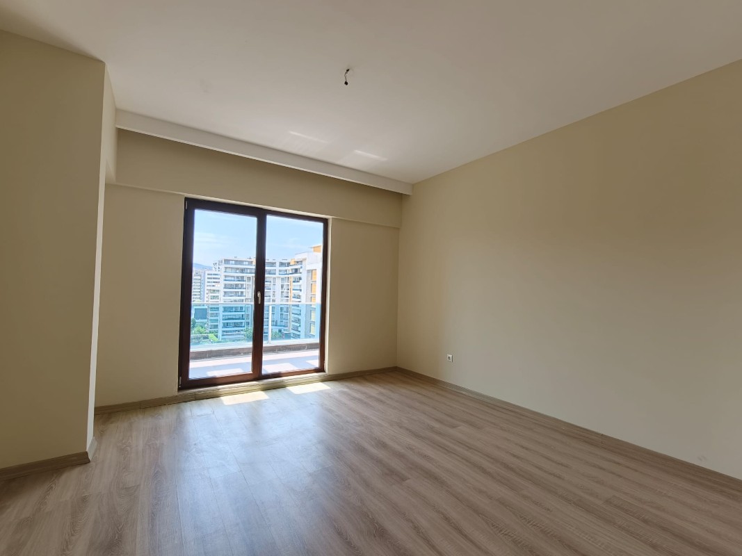 BURSA 23 NİSAN MAHALLESİNDE SATILIK LÜKS 4+1 DUBLEKS DAİRE
