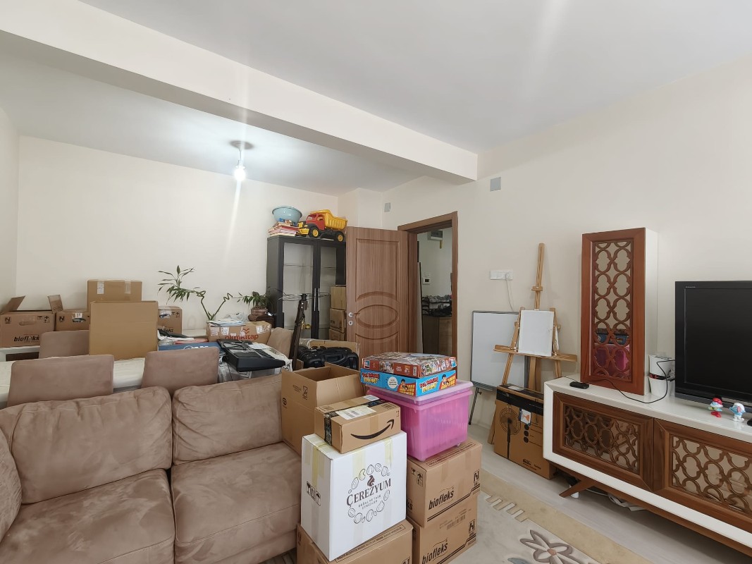 MAKSEM 'DE İÇİ FULL YENİLENMİŞ SATILIK 2+1 DAİRE