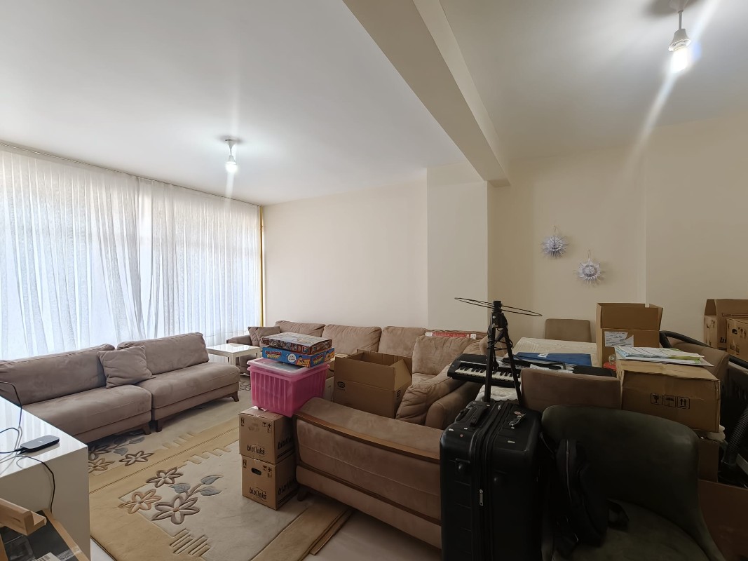 MAKSEM 'DE İÇİ FULL YENİLENMİŞ SATILIK 2+1 DAİRE