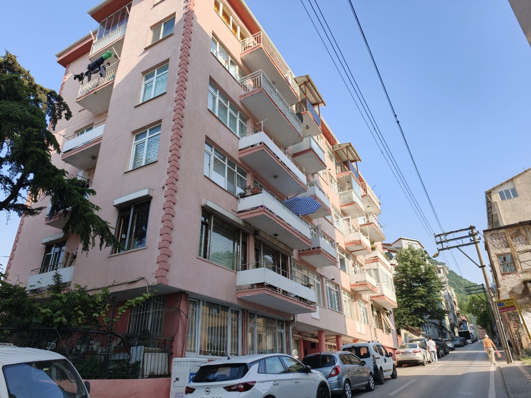 MAKSEM 'DE İÇİ FULL YENİLENMİŞ SATILIK 2+1 DAİRE