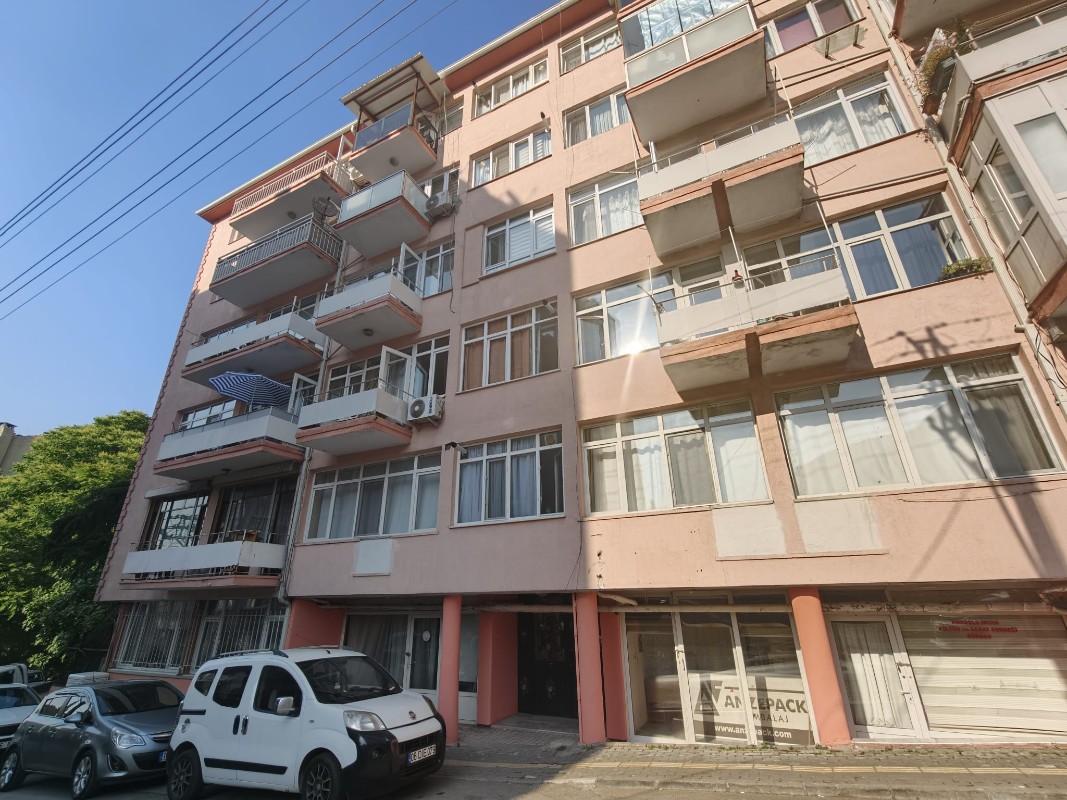 MAKSEM 'DE İÇİ FULL YENİLENMİŞ SATILIK 2+1 DAİRE