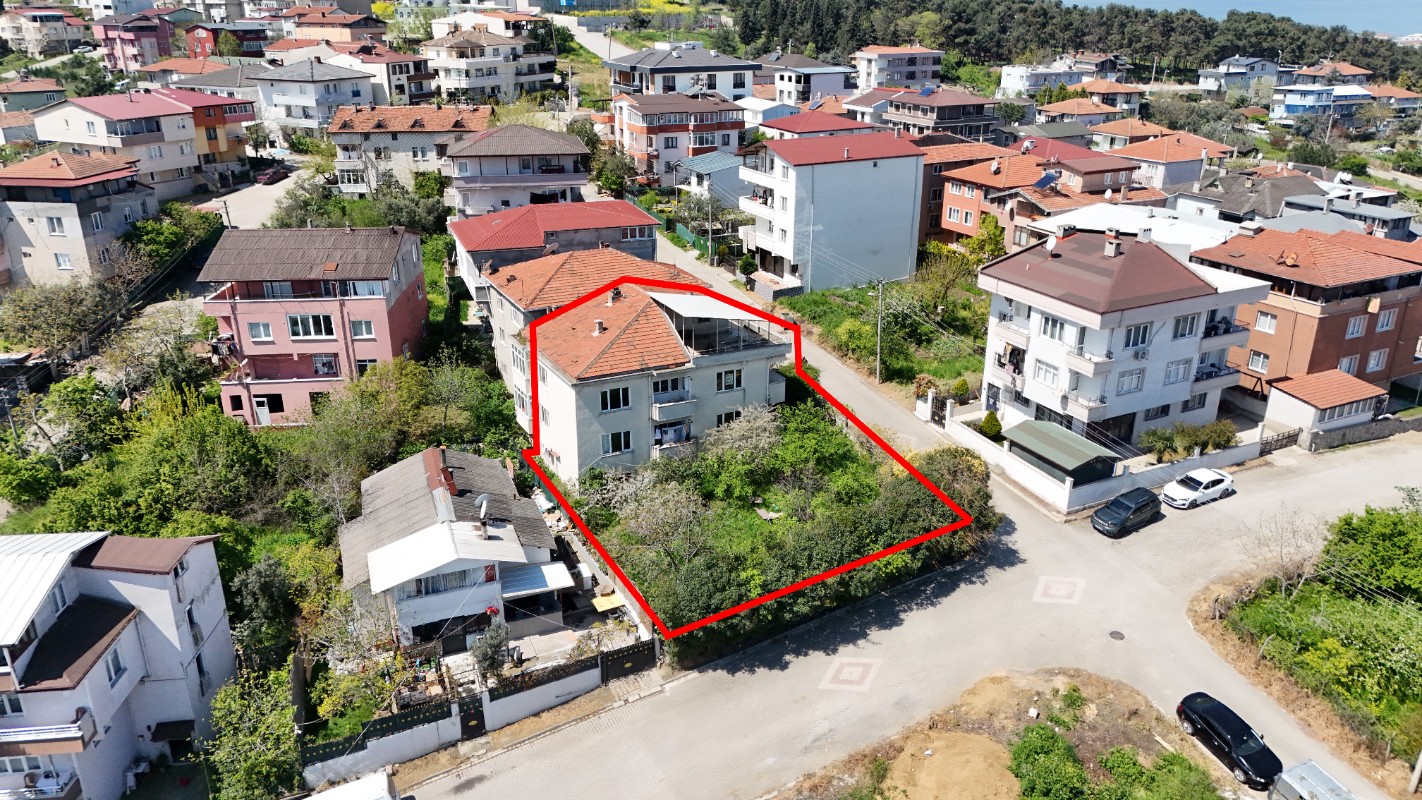 YALOVA MERKEZ BAYRAKTEPE MAHALLESİNDE SATILIK BİNA + ARSA