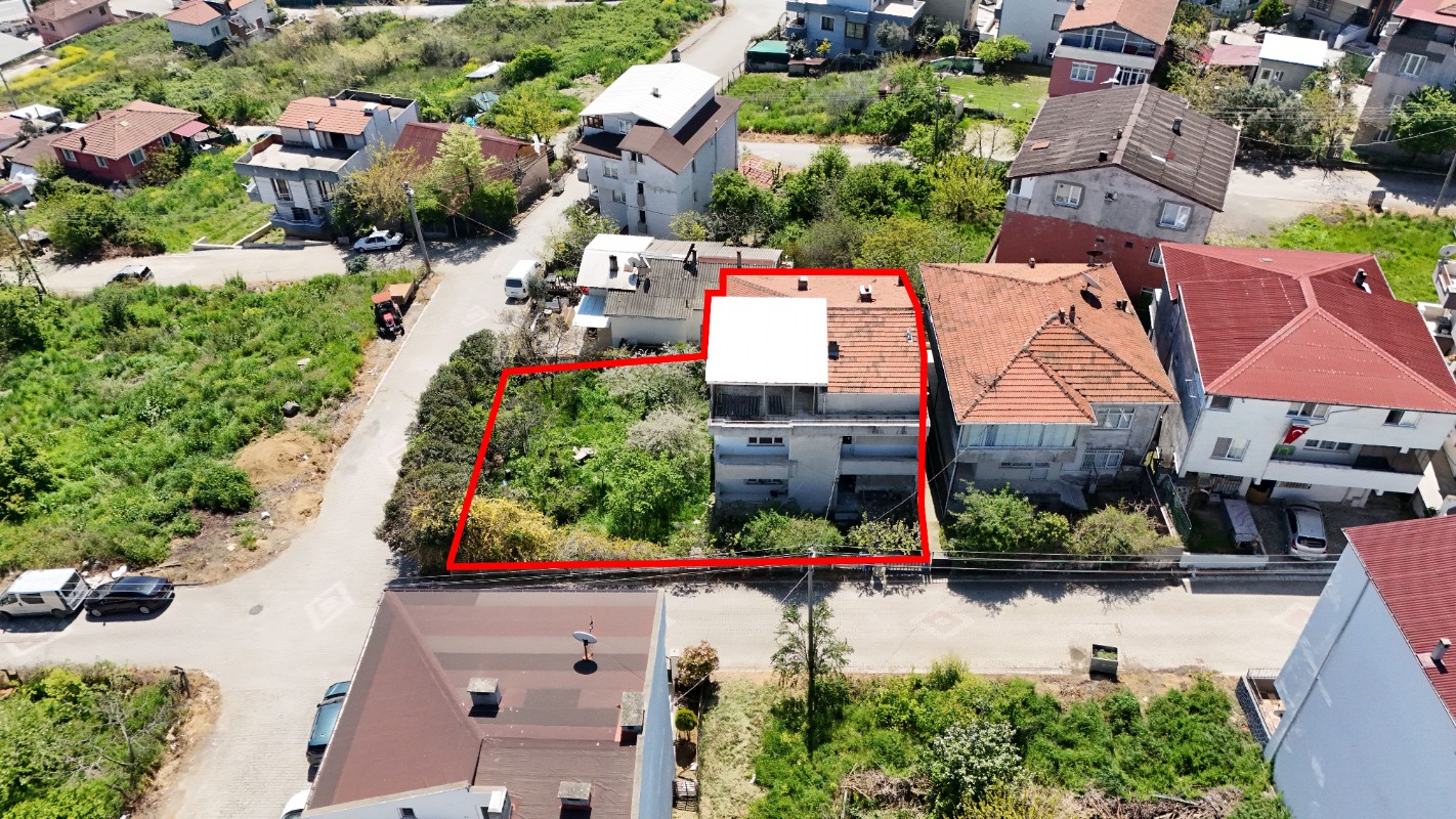 YALOVA MERKEZ BAYRAKTEPE MAHALLESİNDE SATILIK BİNA + ARSA