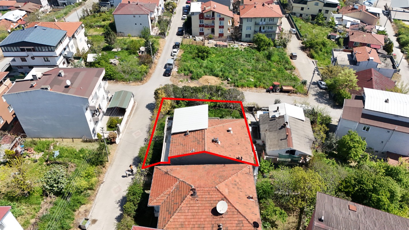 YALOVA MERKEZ BAYRAKTEPE MAHALLESİNDE SATILIK BİNA + ARSA