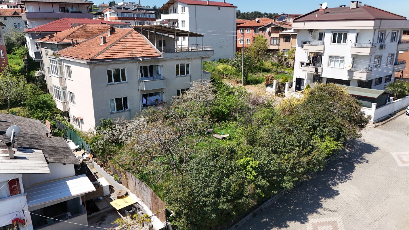 YALOVA MERKEZ BAYRAKTEPE MAHALLESİNDE SATILIK BİNA + ARSA