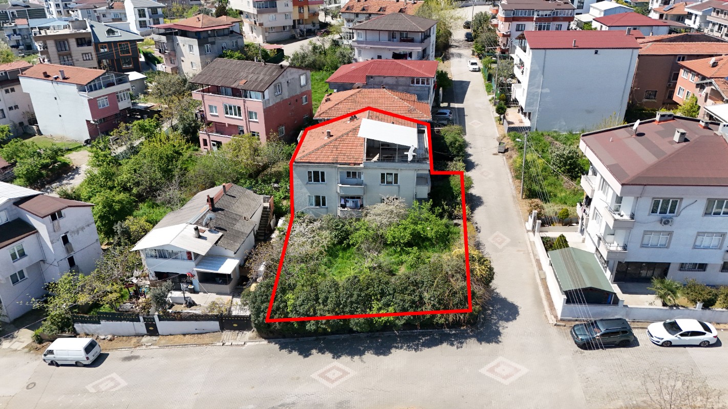 YALOVA MERKEZ BAYRAKTEPE MAHALLESİNDE SATILIK BİNA + ARSA