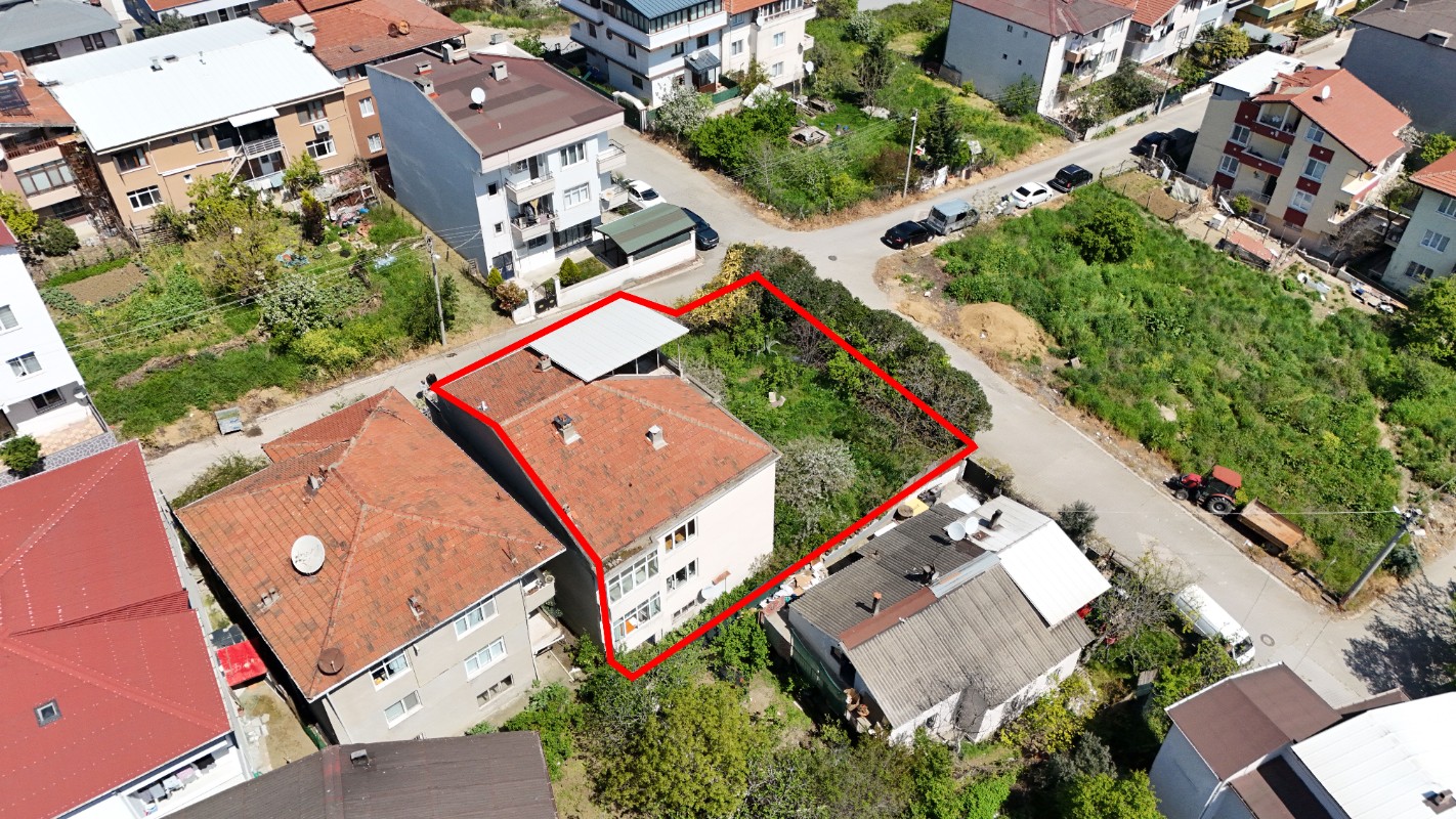 YALOVA MERKEZ BAYRAKTEPE MAHALLESİNDE SATILIK BİNA + ARSA