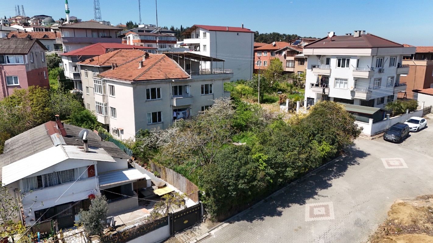 YALOVA MERKEZ BAYRAKTEPE MAHALLESİNDE SATILIK BİNA + ARSA