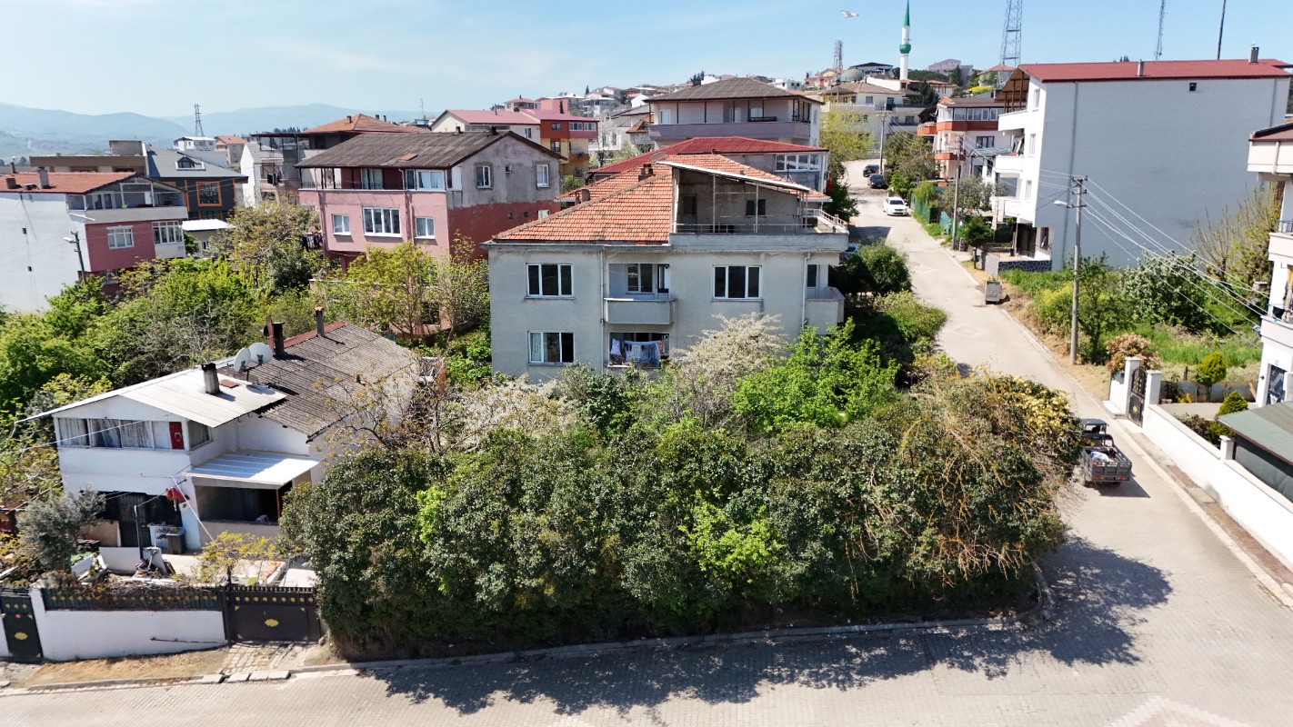 YALOVA MERKEZ BAYRAKTEPE MAHALLESİNDE SATILIK BİNA + ARSA